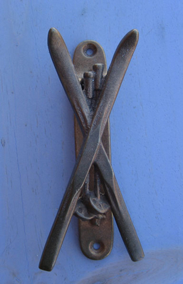 Knockers - Crossed-Skis-Knocker